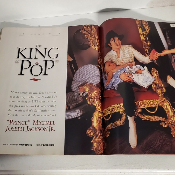 LIFE Magazine, Exclusive December 1997. MICHAEL & SON At Home. - Picture 2 of 4